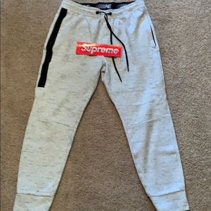 American Eagle Joggers